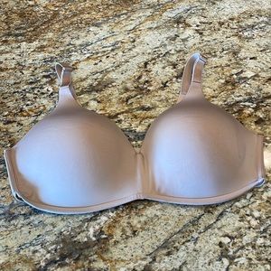 Soma vanishing 360 wireless size 40 DD Tan color